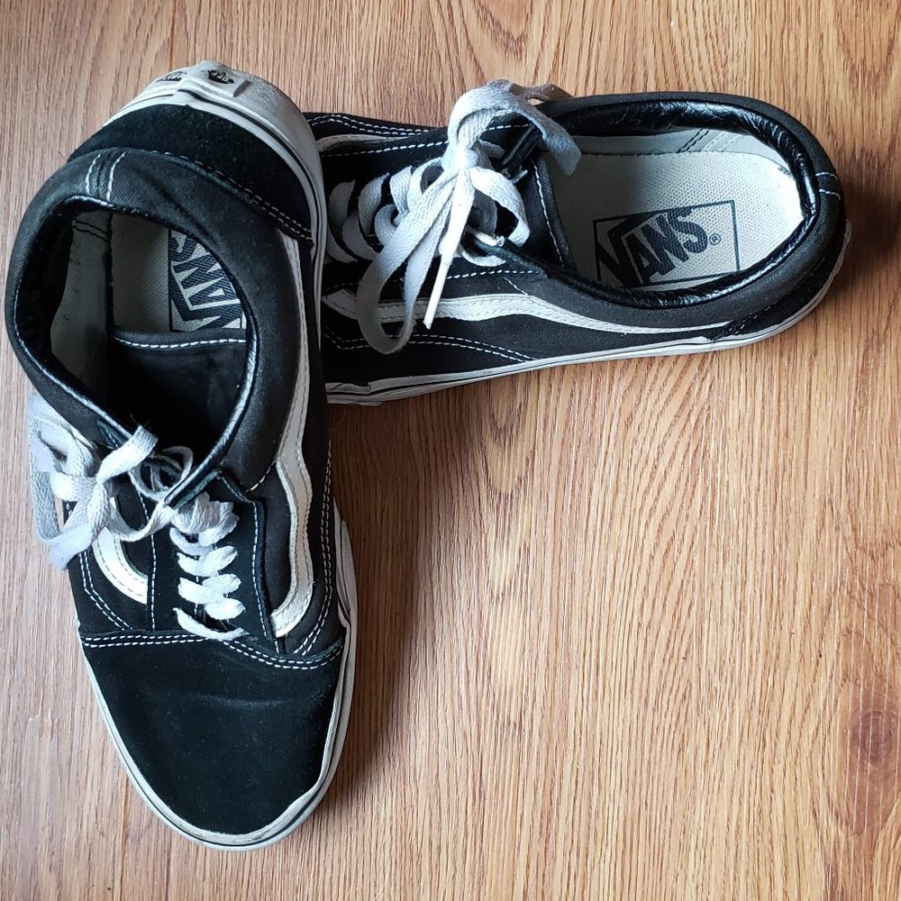 Black and While Vans